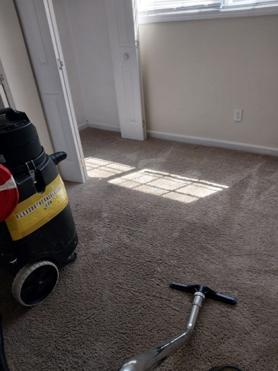 Carpet cleaning and drying after water damage in a Jacksonville, FL property